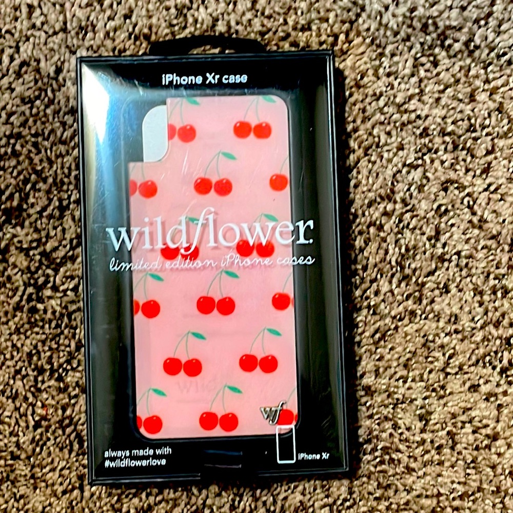 iPhone XR phone case (lightly used)